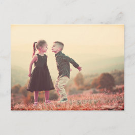 Vintag küssende Kinder unter Sonnenschein Postkarte