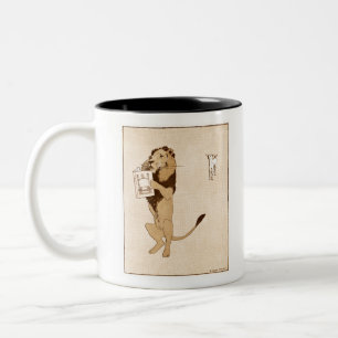 Vintag Leo Lion und ein Buch von Edward Penfield Zweifarbige Tasse