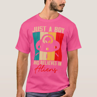 Vintag nur ein Junge, der in Außerirdischen hält F T-Shirt