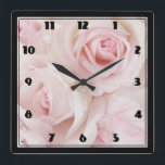 Vintag Pink Roses Elegante Bouquet Quadratische Wanduhr<br><div class="desc">Eine Uhr mit einem Foto eines Bouquets aus rosa Rosen. Vintage Eleganz.</div>