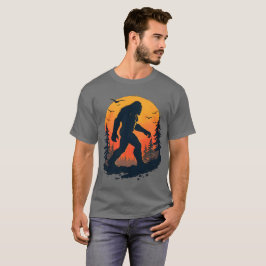 Vintag Retro Bigfoot Sasquatch mit Sonnenuntergang T-Shirt