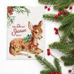 Vintag Retro Christmas Deer Feiertagskarte<br><div class="desc">Niedliches Retrohirsch mit Bogen und Steinglocken um den Hals. Der Text lautet: Es ist die glücklichste Jahreszeit von allen.</div>