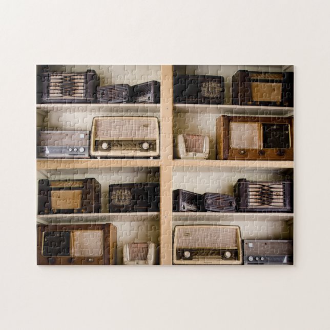 VINTAG RETRO RADIOS JIGSAW PUZZLE (Horizontal)