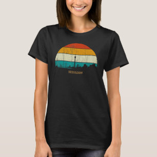 Vintag Retro Style Deutschland skyline city Düss T-Shirt