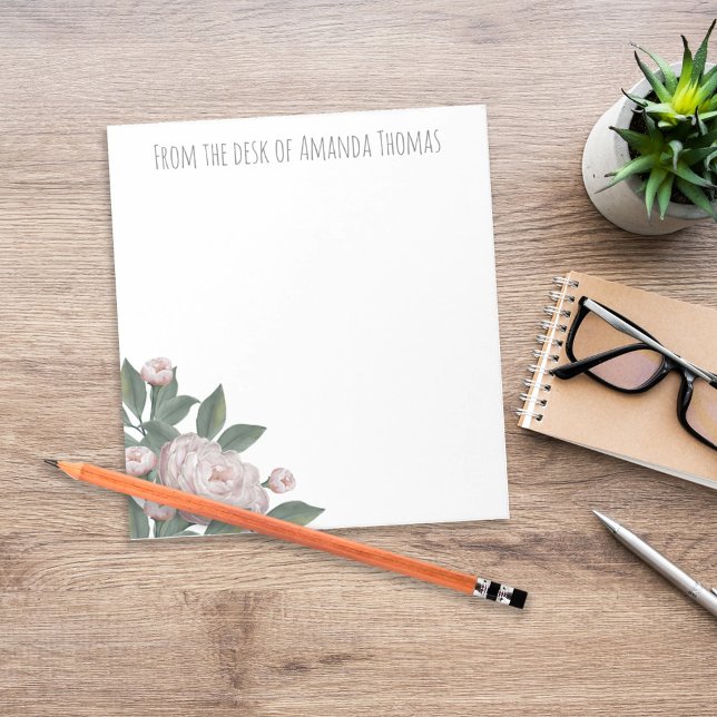 Vintag rosa florale Rose Modern Notizblock (Elegant personalized desk stationery with vintage blush roses and custom name header.)