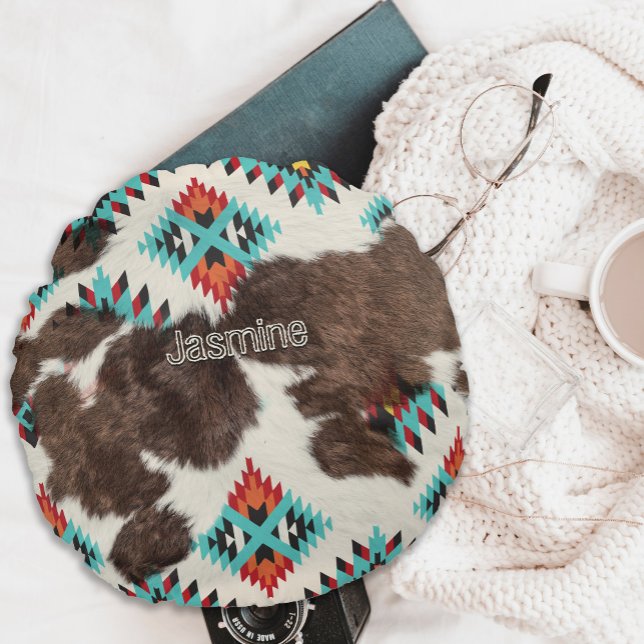 Vintag Rustikaler Boho Western Cowhide Cowgirl Rundes Kissen (Von Creator hochgeladen)
