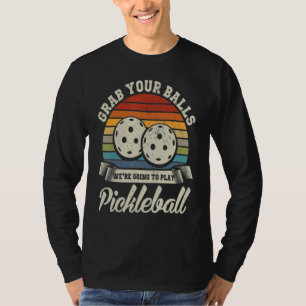 Vintag schnappen Sie sich die Bälle, die wir spiel T-Shirt