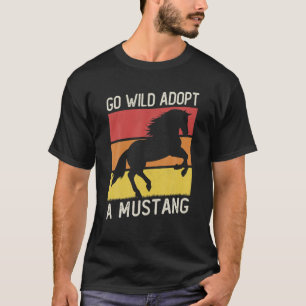 Vintag Sunset Wild Horse Mustang Go Wild Adoptier  T-Shirt