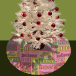Vintag Word Collage 1970er Jahre Weihnachtsmuster Polyester Weihnachtsbaumdecke<br><div class="desc">Fügen Sie Ihrem Weihnachtsdekor dieses Jahr eine Vintage Touch mit diesem im Retro-Stil gemusterten Baumrock hinzu. Es zeigt eine Collage von Weihnachtsgrüße und Redewendungen in einer Farbpalette von 70er Jahren rosa,  orange,  rot,  grün und limigrün.</div>