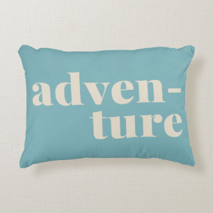 Vintage-Abenteuer-Typografie in Blau für Reisebege Dekokissen