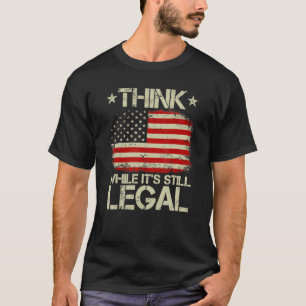 Vintage alte amerikanische Fahne denkt, wenn sie i T-Shirt