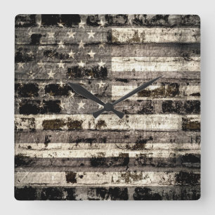 Vintage American Flag on Old Brick Wall Quadratische Wanduhr