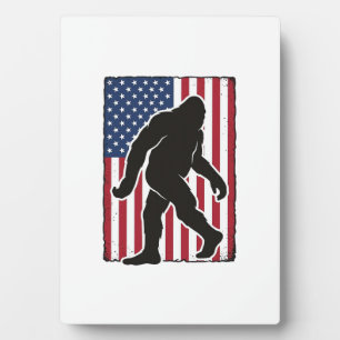 Vintage-amerikanische-Flagge-Bigfoot-Silhouette-Ve Fotoplatte