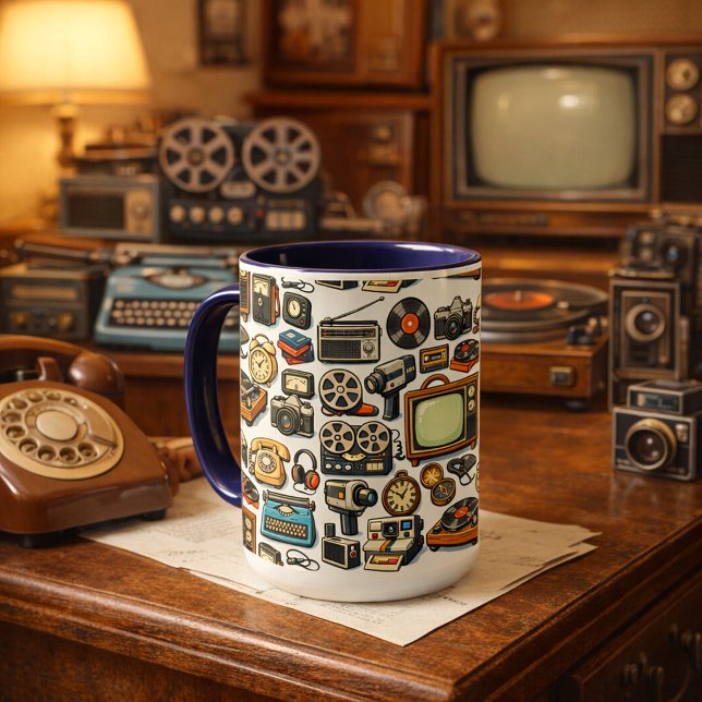 Vintage-Analoggeräte-Collage-Muster Tasse (Von Creator hochgeladen)