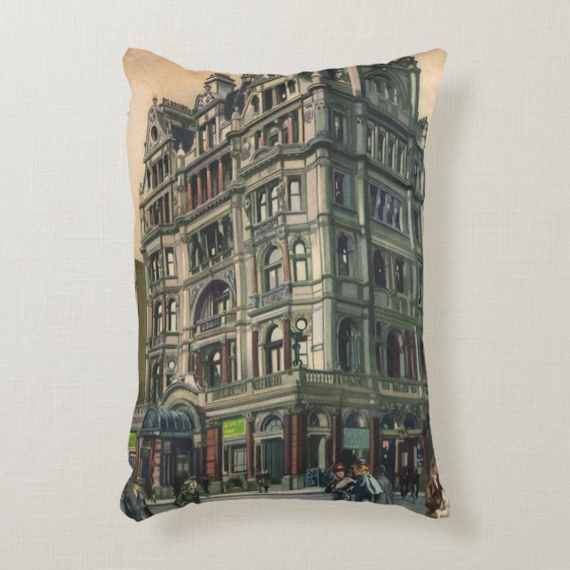 Vintage Architektur Queens Hotel Leicester Square Dekokissen (Vorderseite(Vertikal))