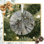 Vintage Art Deco Rhinestones Ristorante Al Pentoli Ornament Aus Glas<br><div class="desc">Vintage Deko Kristall Ohrringe auf geschnittenem Kristall sind die Inspiration für diese eleganten und glamourösen Ornamente. Dieses silbergraue und blaue Ornament ist wunderschön mit einem wunderschönen Retro-Glam und Spaß,  der kokett,  schick,  geistlich und ultra feminin ist. Machen Sie Urlaub! Dieses Bild ist eine Originalfotografie von JLW_FOTOGRAFIE</div>