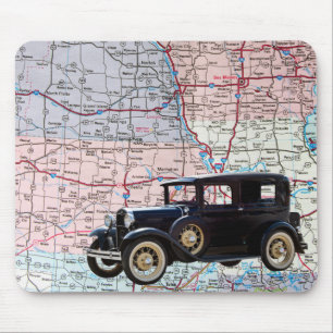 Vintage-Auto auf Straßenkarte Mousepad