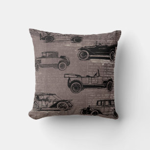 Vintage-Autos auf Taupe-Backstein und Zeitungsdruc Kissen
