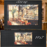 Vintage Bar Personalisiert Familienname Bar Matte<br><div class="desc">Viel Spaß damit - für dich selbst oder als großartiges Geschenk. Der Zuhause Bar "Assistent" - macht einen Schritt zurück in der Zeit mit diesem hier - die Bar-Szene von vor Tagen - sie erzählt, dass es eine Geschichte ist und mit dem Familiennamen personalisiert ist. Wenn Sie Fragen zum Design...</div>