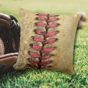 Vintage Baseball-Kunst - gealtertes Leder und rote Kissen