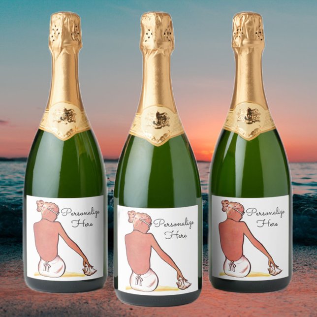 Vintage beach girl with seashell summer elegant  (Von Creator hochgeladen)