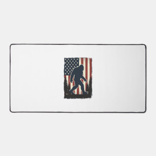 Vintage-Bigfoot-Amerikanische-Flagge-Wald-Vektorde Schreibtischunterlage