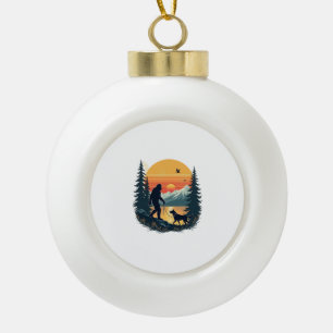 Vintage Bigfoot gehender Hund Berg Sonnenuntergang Keramik Kugel-Ornament