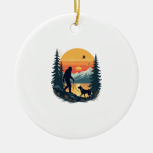 Vintage Bigfoot gehender Hund Berg Sonnenuntergang Keramik Ornament