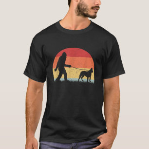 Vintage Bigfoot laufender Pit bull Hund Sasquatch  T-Shirt