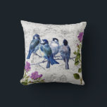 Vintage Blauvögel, violette Blumen, Noten Kissen<br><div class="desc">Vintage blaue Vögel und violette Blumen auf grauem Notenblatt.</div>