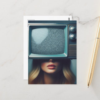 Vintage Blond-Frau mit Fernseher auf ihrem Kopf Postkarte