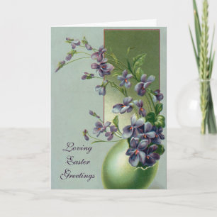 Vintage blühende violette Blumen in einem Osterei Feiertagskarte