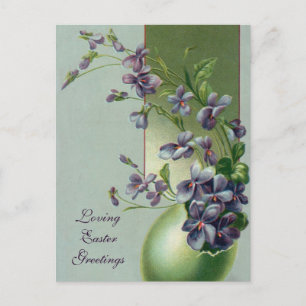 Vintage blühende violette Blumen in einem Osterei Feiertagspostkarte