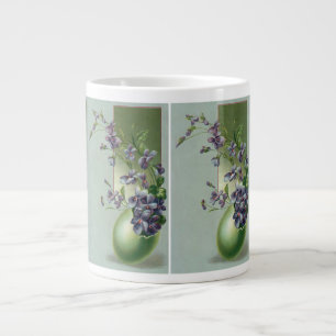 Vintage blühende violette Blumen in einem Osterei Jumbo-Tasse