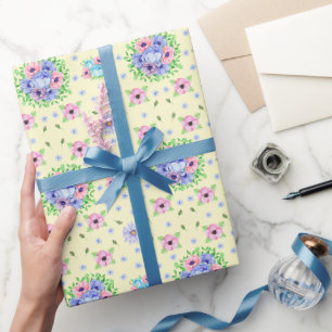 Vintage-Blumenmuster Hellgelb Geschenkpapier