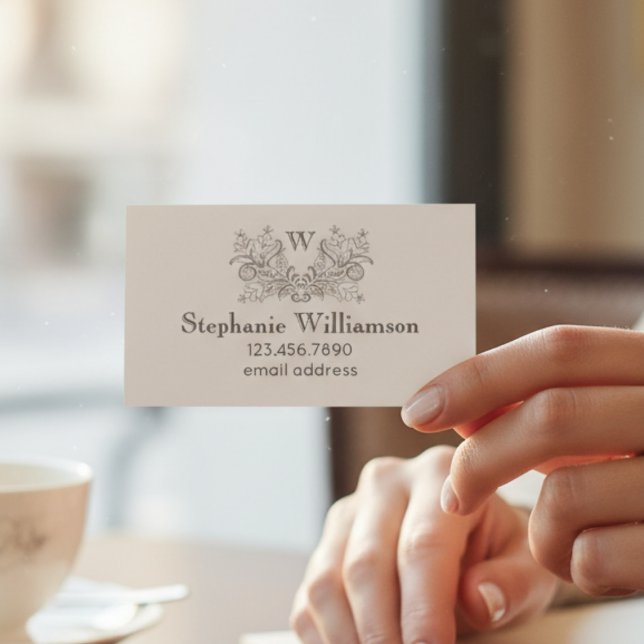 Vintage Botanical Monogram – Elegant Professional Visitenkarte (Vintage-Inspired Botanical Monogram – Elegant Professional Business card)