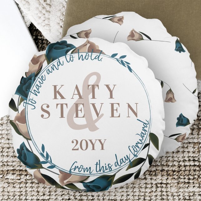 Vintage Botanische Aquamarine Rose Weinberge Hochz Rundes Kissen (Botanical Boho Beige Teal Green Roses, Round Wreath Throw Pillow Newlywed Gift Bride and Groom)