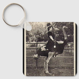Vintage-Broadway-Schauspielerin auf einem Strauß r Schlüsselanhänger