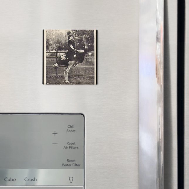 Vintage Broadway-Schauspielerin Riding an der Voge Magnet (In Situ (Kühlschrank))