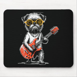 Vintage Brussels Griffon spielt Rockmusik auf der Mousepad