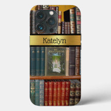 Vintage Bücher auf Bibliotheksregal personalisiert