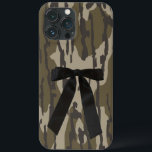 Vintage Camouflage des Bottomlandes Niedlich Black Case-Mate iPhone Hülle<br><div class="desc">Die Camouflage Niedlich Bow in der Bottomandschaft zeichnet sich durch ein charmantes Design aus, das mit schwarzem Band und einem Tarnmuster aus dem Bottomland-Stil versehen ist. Dieser Bogen eignet sich hervorragend, um eine stilvolle Touch zu schaffen und gleichzeitig ein ruhiges Aussehen zu bewahren. Er kombiniert Funktionalität mit einer spielerischen Ästhetik...</div>