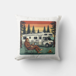Vintage-Camping-Motorhome-RV-Bigfoot-Abenteuer Kissen