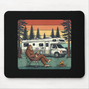 Vintage-Camping-Motorhome-RV-Bigfoot-Abenteuer Mousepad