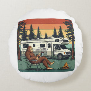 Vintage-Camping-Wohnmobil-RV-Bigfoot-Abenteuer Rundes Kissen