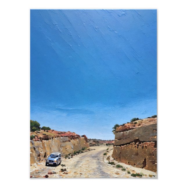 Vintage Car Reisen auf einer rauen Wüstenstraße Fotodruck (Vorne)