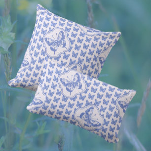 Vintage Chinoiserie Blaue Schmetterlinge auf Weiß Kissen