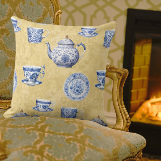 Vintage Chinoiserie Blue White Dishes on Gold Kissen