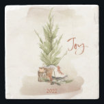 Vintage Christmas Joliday Steinuntersetzer<br><div class="desc">Design zeigt eine wunderschöne Vintage Szene von Weihnachtsgeschenken unter dem Baum mit dem Wort Joy in einem festlichen Kalligraphiebürsten Skript. Fügen Sie einfach das Jahr hinzu und machen Sie es zum perfekten Geschenk für diese Urlaubssaison.</div>