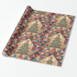 Vintage Christmas Tree Quilt Muster Geschenkpapier<br><div class="desc">Lassen Sie sich von diesem wunderschönen Vintagen Verpackungspapier verwöhnen,  das ein um einen Weihnachtsbaum gebautes Muster enthält. Mit seinen warmen Farben und seinem quilt-artigen Erscheinungsbild ist es ein gemütlicher,  nostalgischer Look,  der perfekt für die Saison ist.</div>